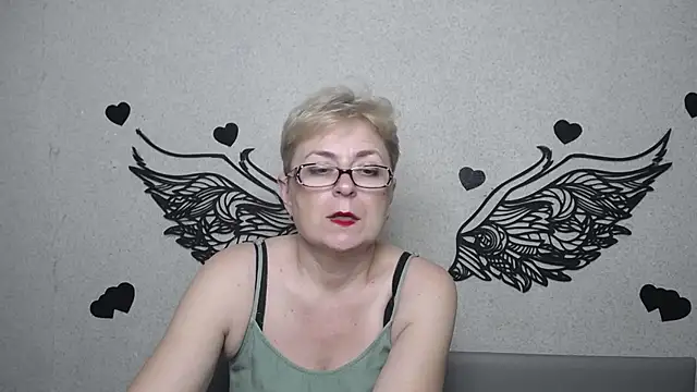 EmiliaGree live cam on StripChat