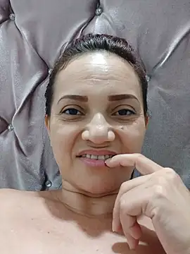 Amanda39 live cam on StripChat