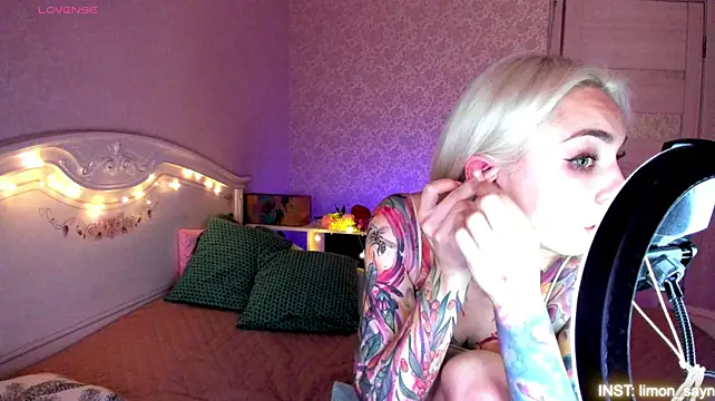 LillyMoure_ live cam on StripChat