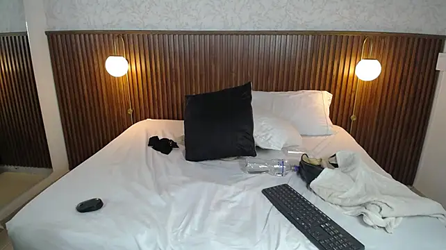 Ariana_Wayne live cam on StripChat