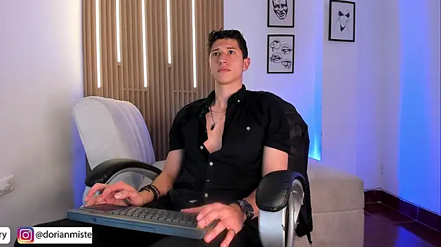 Dorianmistery2322_ live cam on StripChat