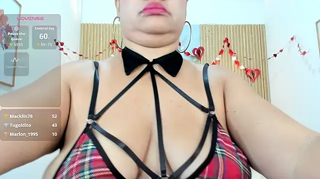 Cloe_35 live cam on StripChat