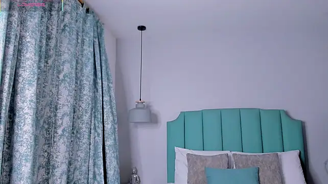 nela_moretti live cam on StripChat