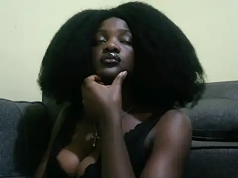 naughty_renny live cam on StripChat