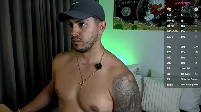 owen-pierces live cam on StripChat