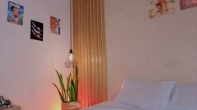 Nalarosse_ live cam on StripChat