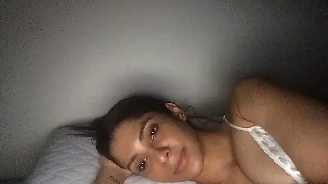 karlatiburcio live cam on StripChat