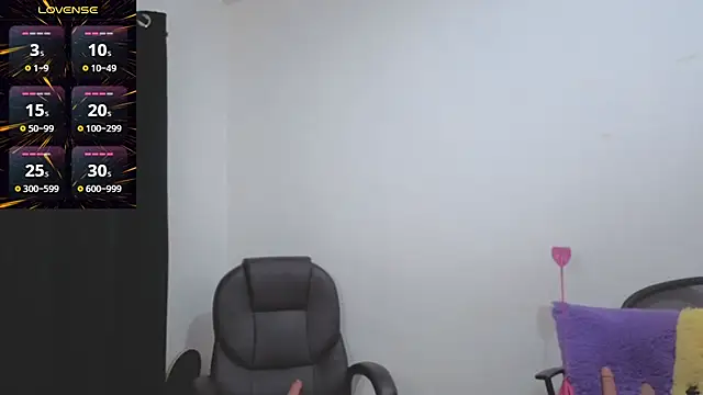 Kiara-Rider live cam on StripChat