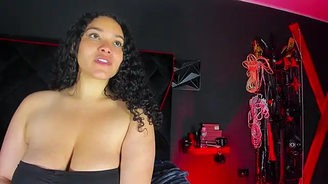 ivonne_diaz1 live cam on StripChat