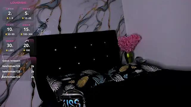RoxanaBorns_ live cam on StripChat