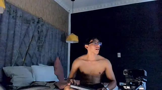 JuliaanRoss live cam on StripChat