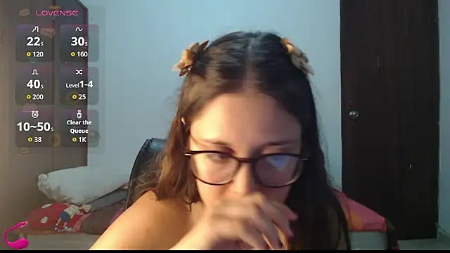 MadieeLorez live cam on StripChat
