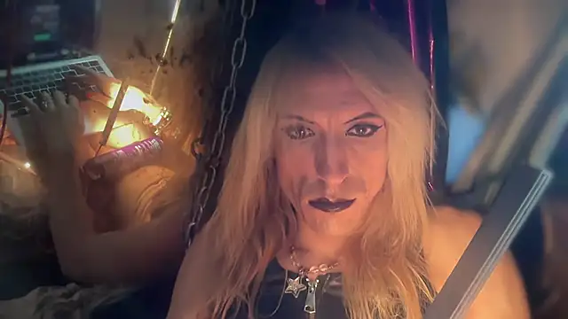 TgirlBrat live cam on StripChat