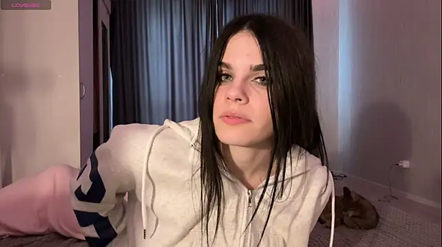 JeniceSourwine live cam on StripChat