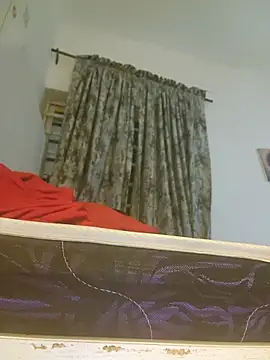 Honeybeespecial live cam on StripChat