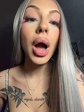 DollyRuby live cam on StripChat
