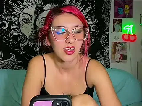 Cherrypieuwu live cam on StripChat
