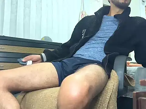 thomass1018 live cam on StripChat