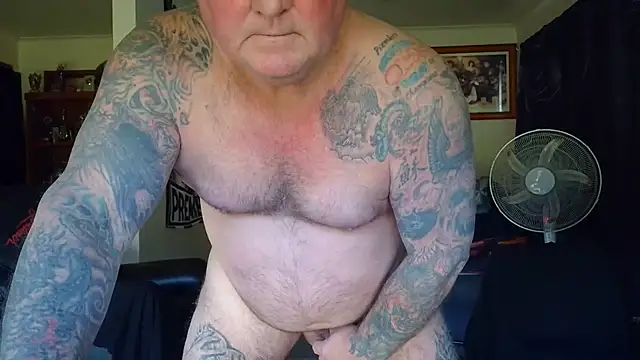 KINKYBLUEYES69 live cam on StripChat