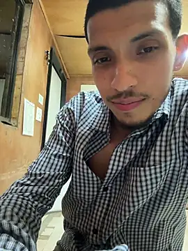 Guillermo618 live sex cam
