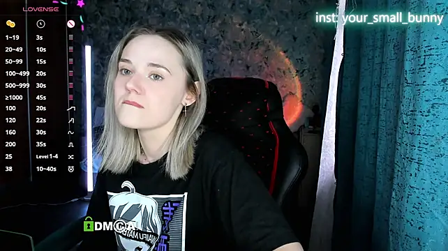 Your_small_bunny live cam on StripChat