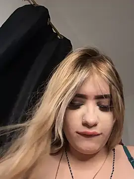akirahattori live cam on StripChat