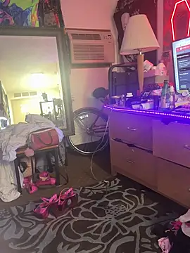 VioletBordeux live cam on StripChat