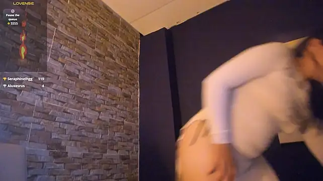 AylaNoir live cam on StripChat