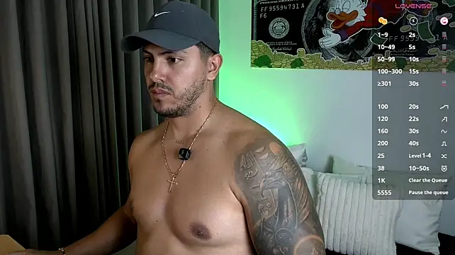 owen-pierces live cam on StripChat