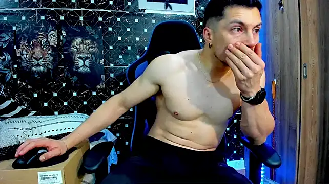 javiersexymann live cam on StripChat