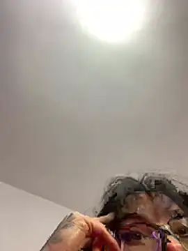 Esmeralda_hairy live cam on StripChat