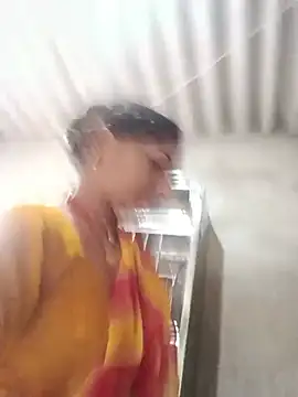 CHANDNi_700 live cam on StripChat