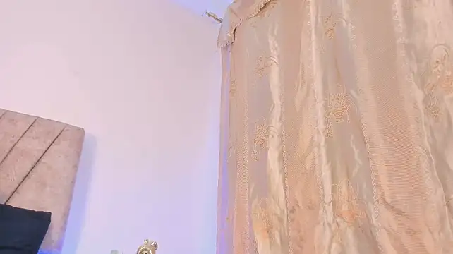 hannaa_cute live cam on StripChat