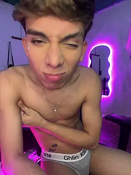 Liiam_Twiiink live cam on StripChat