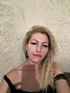 LoLAHotLove live cam on StripChat