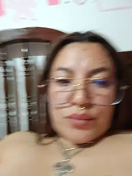 samm_curvy live cam on StripChat