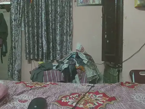 Desi_couple85 live cam on StripChat
