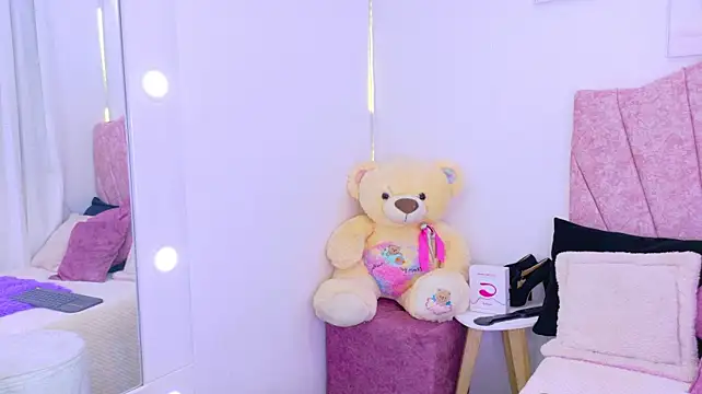 Sara_Blum live cam on StripChat