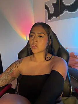 meganjames1 live cam on StripChat