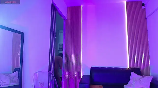 sharloth_0 live cam on StripChat