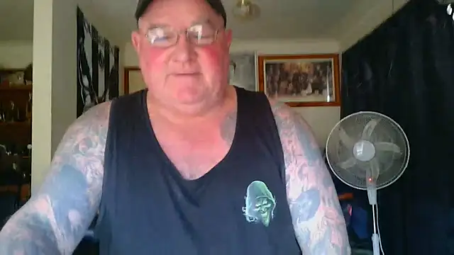 KINKYBLUEYES69 live sex cam
