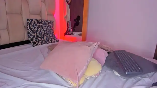 kayla-ada0 live cam on StripChat