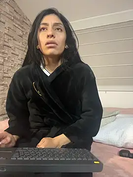 Lucyjoi live cam on StripChat