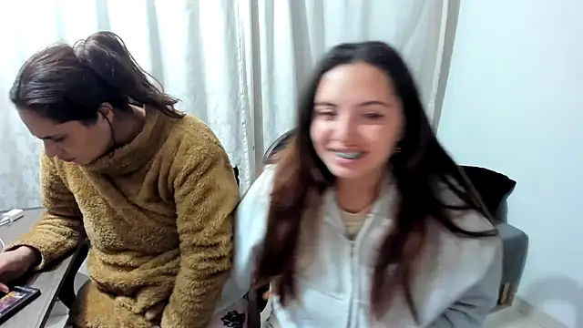 _girls_on_fire_ live cam on StripChat