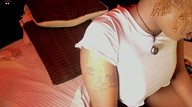 MiaKnox live cam on StripChat