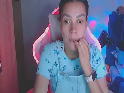 shayna_cute live cam on StripChat
