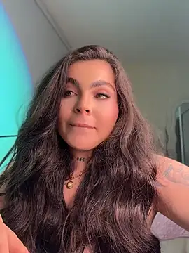 MaiahDolls live cam on StripChat
