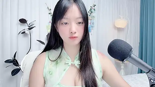 Winnie666999 live cam on StripChat