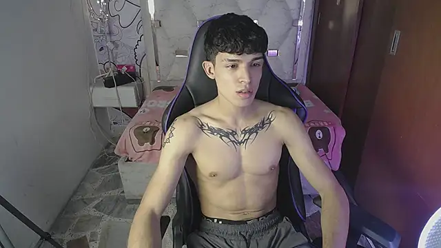 Liom_Gym live cam on StripChat
