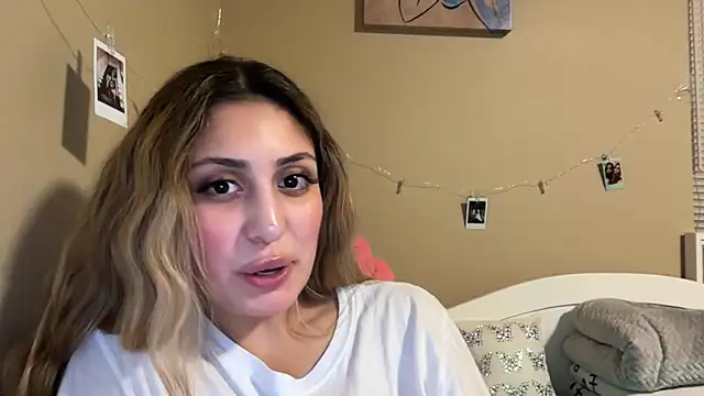 Badbihdani18 live cam on StripChat
